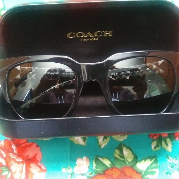 Coach black sunglasses - Picture 1 of 5
